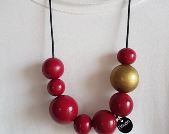 Victoria necklace with hand-painted wooden balls raspberry