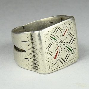 Antique berber silver ring with enamels