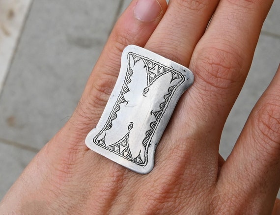 Engraved silver Tuareg ring - image 8