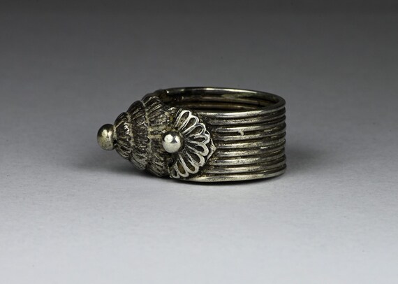 Antique solid silver ring - Golden triangle - image 7