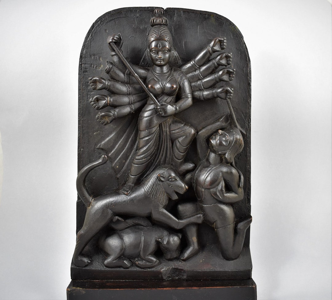レンガ彫刻（高級芸術品）仏教　ネパール製　即購入可 ドゥルガーを描いた古代の木製祭壇 - ネパール - 仏教美術 - Etsy 日本