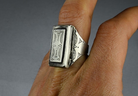 Old Tuareg engraved silver ring, solid silver ring - image 7