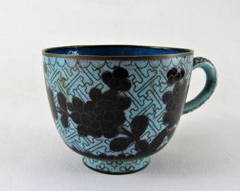 Antiga xícara chinesa decorada com cloisonné