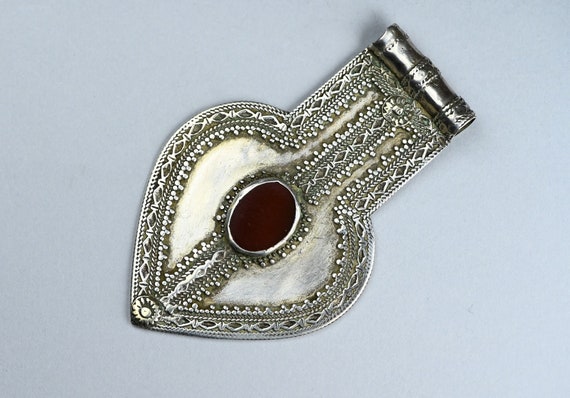 Antique silver and carnelian pendant - Turkmen je… - image 1