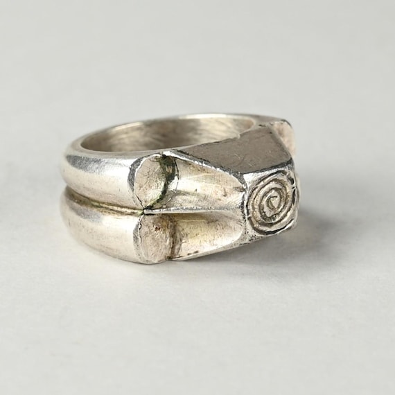 Solid silver berber ring with engraved spiral - image 2