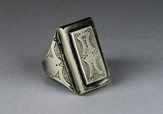 Old Tuareg engraved silver ring, solid silver ring - image 4