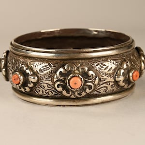 Antique Berber coral bangle - Ethnic bracelet - Solid silver bracelet