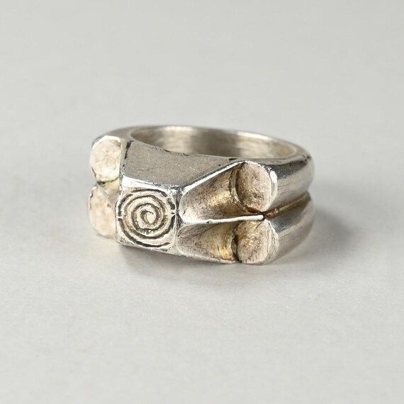 Solid silver berber ring with engraved spiral - image 1