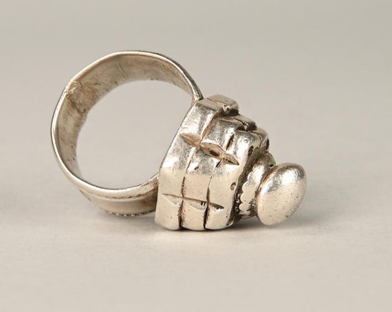 Antique heavy solid silver ring - image 1