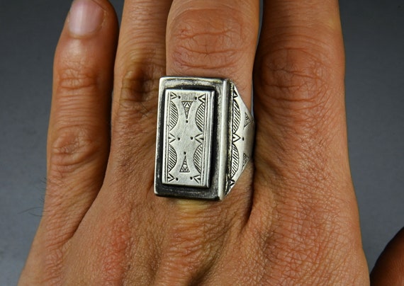 Old Tuareg engraved silver ring, solid silver ring - image 5