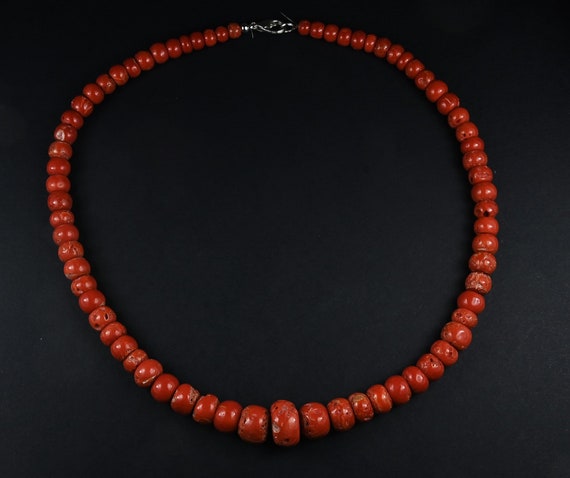 Collier En Perles De Corail Naturel Rouge Ancien - Occasion, Bon état Avec Légères Fentes
