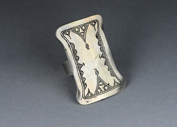 Engraved silver Tuareg ring - image 4