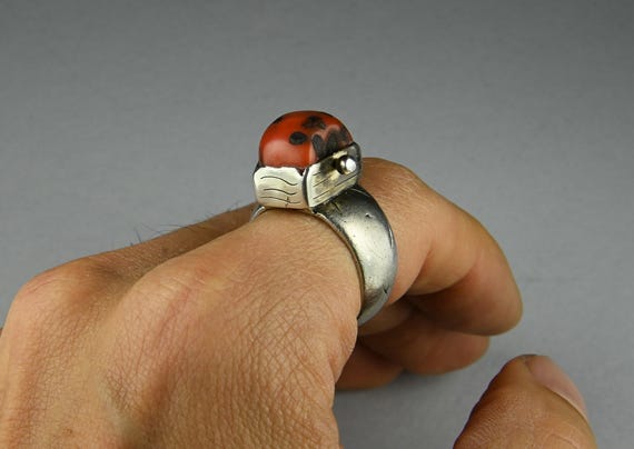 Antique solid silver ring with large coral bead - image 10