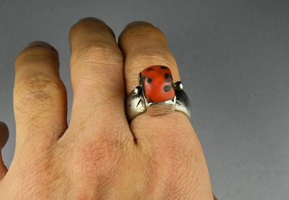 Antique solid silver ring with large coral bead - image 8