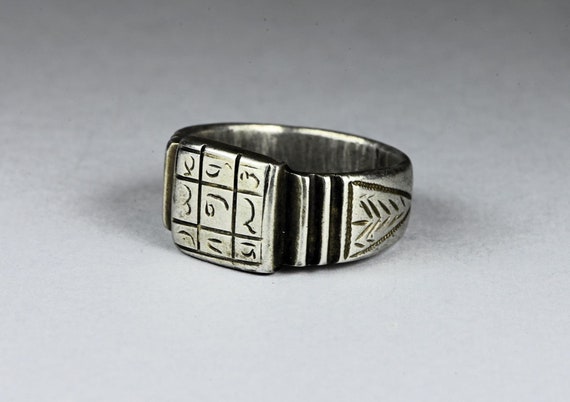 Antique silver talismanic ring - Gem
