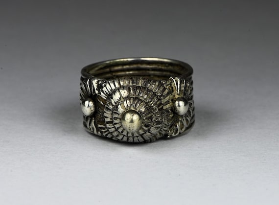 Antique solid silver ring - Golden triangle - image 4