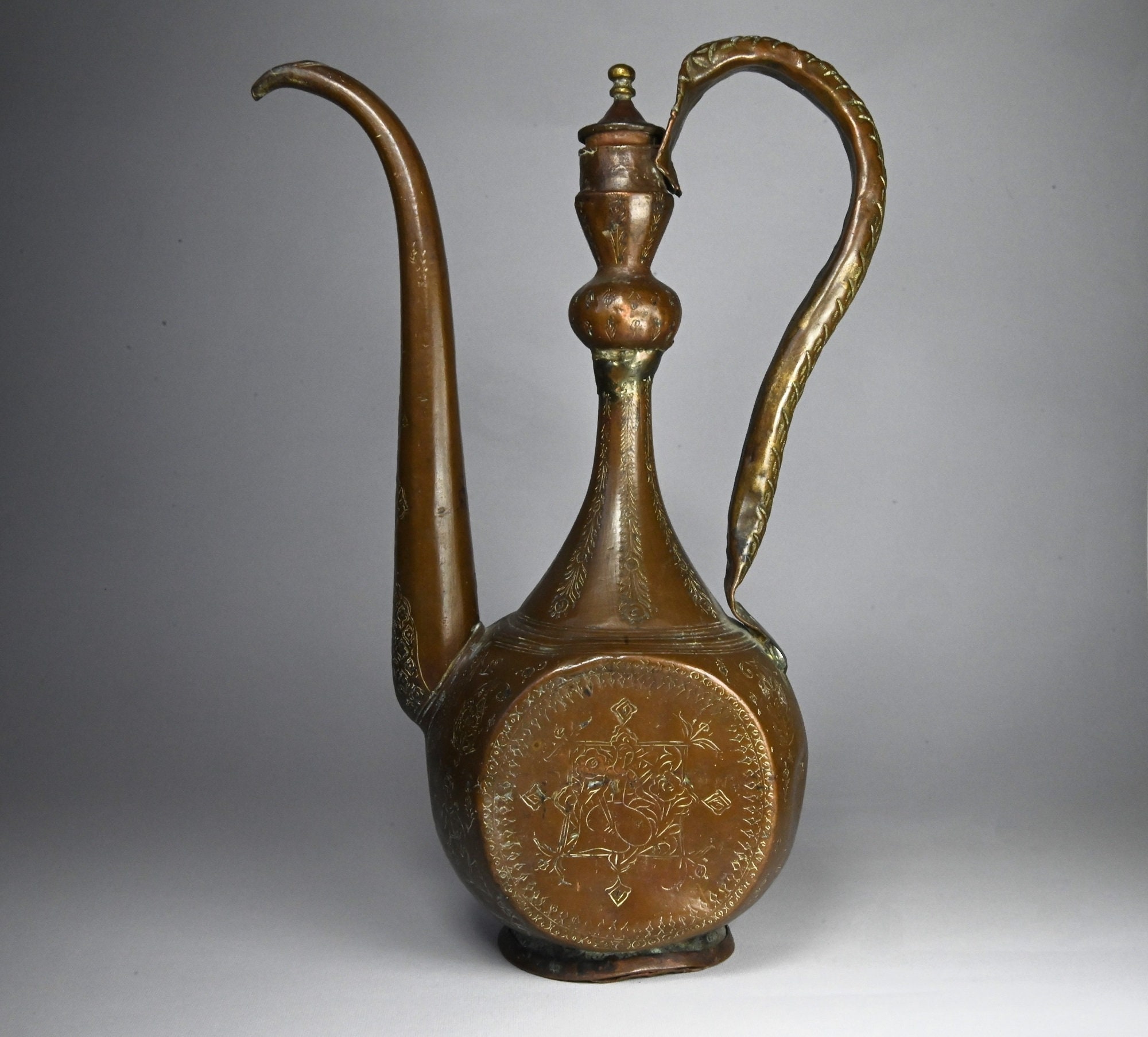 古代の銅の水差し - 中東 - Etsy 日本