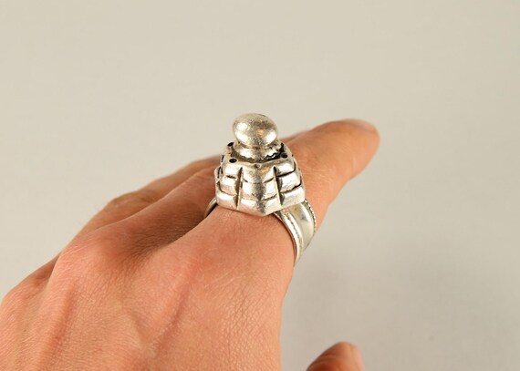 Antique heavy solid silver ring - image 8