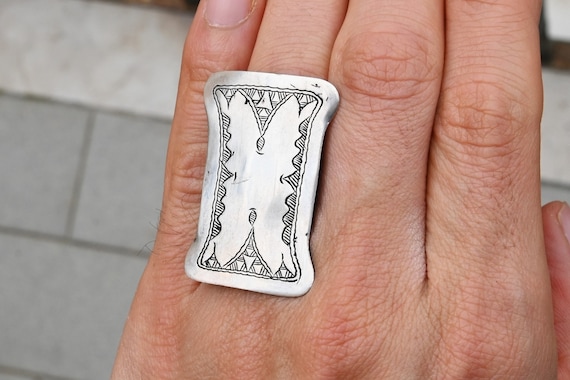 Engraved silver Tuareg ring - image 2
