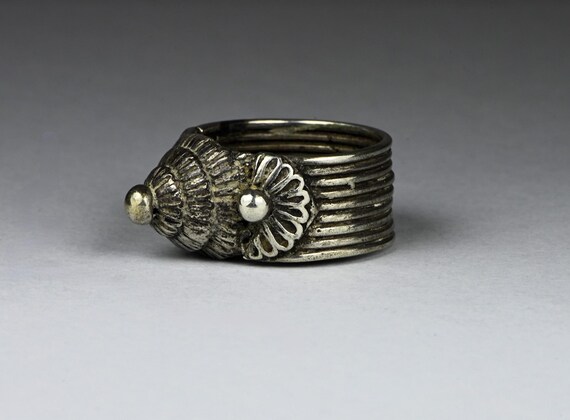 Antique solid silver ring - Golden triangle - image 8