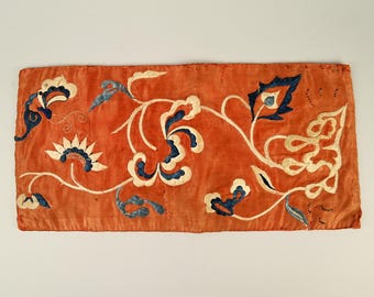 18世紀のアンティーク、シルクの手刺繍が施された中国の子供用オペラ帽