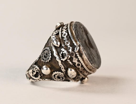 Large Antique Solid Silver Ring with Engraved Ant… - image 3
