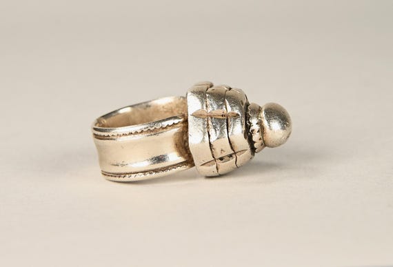 Antique heavy solid silver ring - image 5