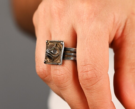 Fine old berber silver ring - image 4