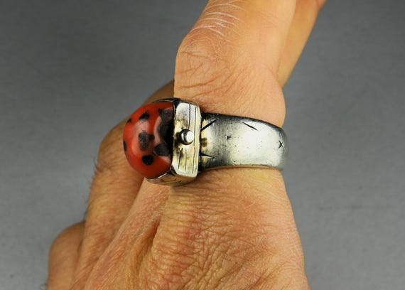 Antique solid silver ring with large coral bead - image 9