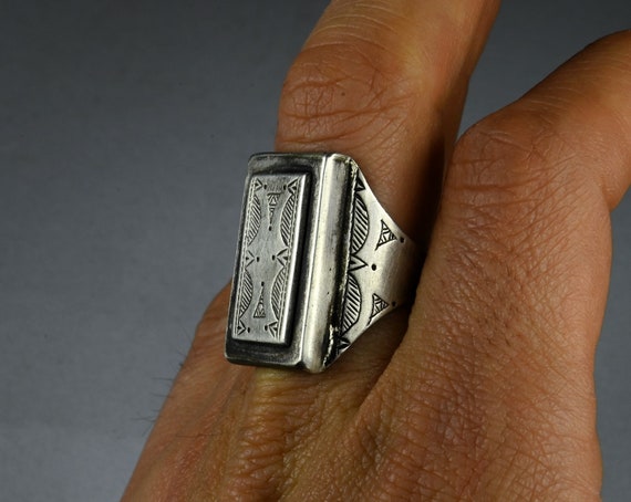 Old Tuareg engraved silver ring, solid silver ring - image 6