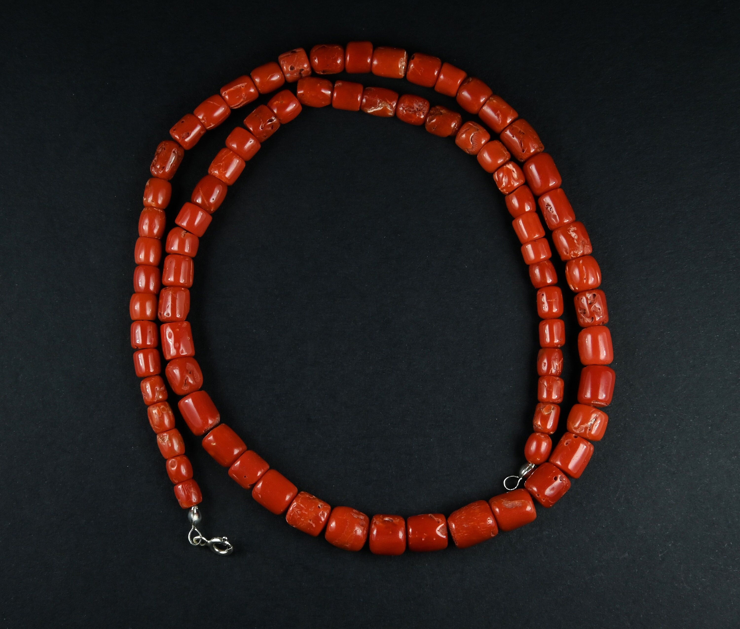 Collier Ancien De Perles De Corail Rouge - Très Bon État Général, Perles Naturelles Opaques