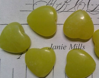 Jade Olivgröna Hjärtpärlor 15 mm 4-pack