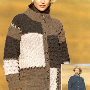 Puede incluir: Un cárdigan de punto marrón, blanco y negro con cierre de botones. El cárdigan tiene un patrón de punto de cable y un diseño texturizado.