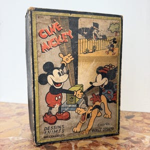 Vintage Musse Pigg filmprojektor med original filmremsa och låda, fransk Disney samlarobjekt
