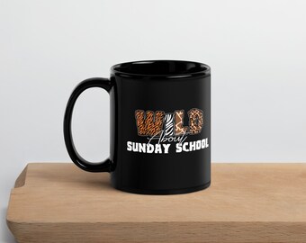 Taza negra WILD sobre la escuela dominical