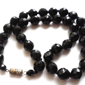Vintage French Jet Glass Beaded Necklace | 1940&#39;s | Choker Length | Barrel Clasp Fastening | Faceted Beads | Knotted |