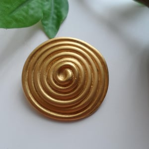 Vintage 80&#39;s Round Matt Brushed Gold Tone Brooch | Stamped 21182 | 3.75cm |