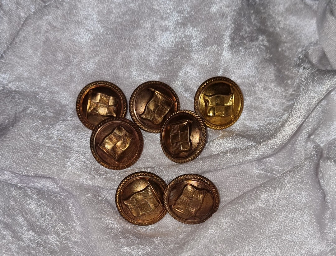 Vintage Buttons Set of 7 Gold Tone Brass Bronze Effect - Etsy
