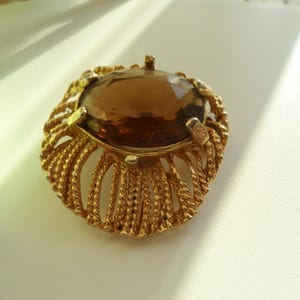 Vintage 1980's Amber Stone Brooch | Textured Drop Chain Style Brooch | Large Centre Amber Coloured Faceted Glass Claw Set Stone |