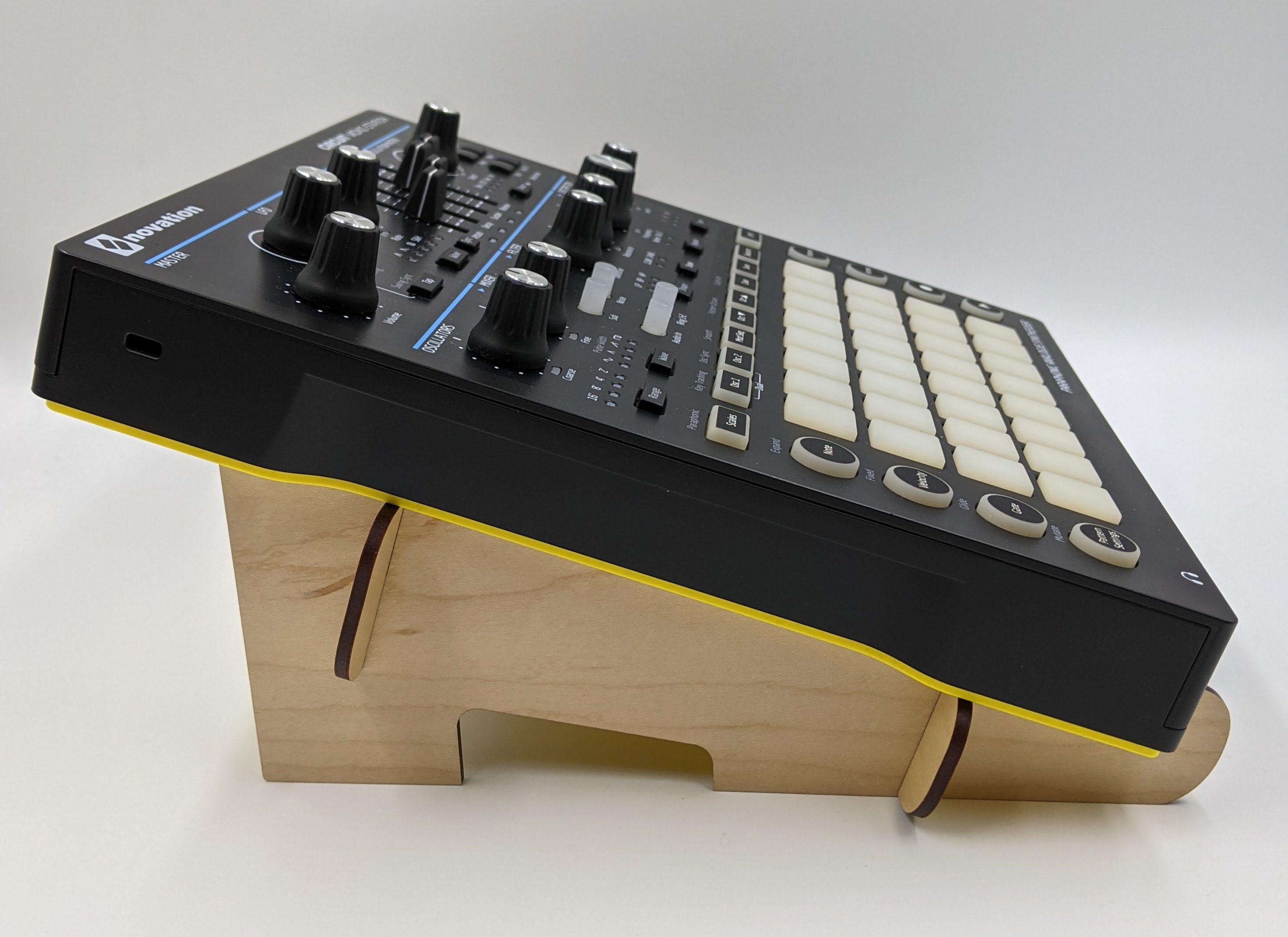オマケ有】novation CIRCUIT TRACKS美品 高価値 clarity.pe