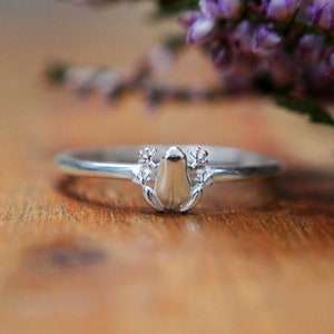 Scottish tiny frog ring in sterling silver, Scotland amphibian animal stacking ring - Scottish fine jewellery