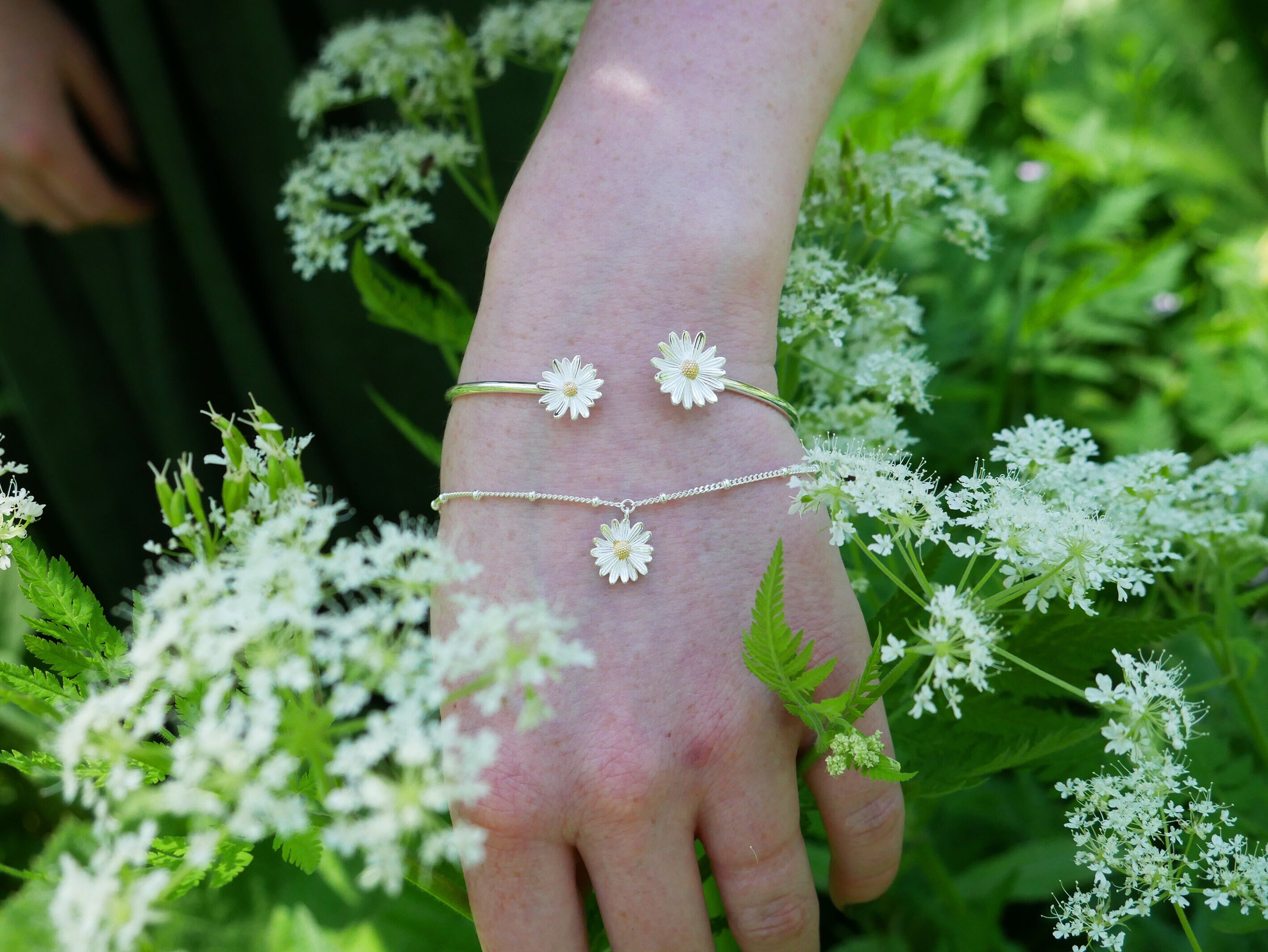 Scottish Daisy Charm Bracelet in Sterling Silver Daisy Silver Beaded Satellite Chain Bracelet Botanical Flower Charm