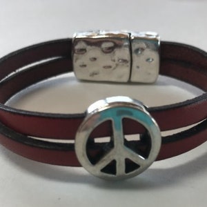 Pellarte Double Twisted Italian Leather Bracelet with Floating Peace Sign and Hammered Magnetic Clasp - 3/8" Wide - Brown, Black, Red