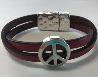 Pellarte Double Twisted Italian Leather Bracelet with Floating Peace Sign and Hammered Magnetic Clasp - 3/8" Wide - Brown, Black, Red