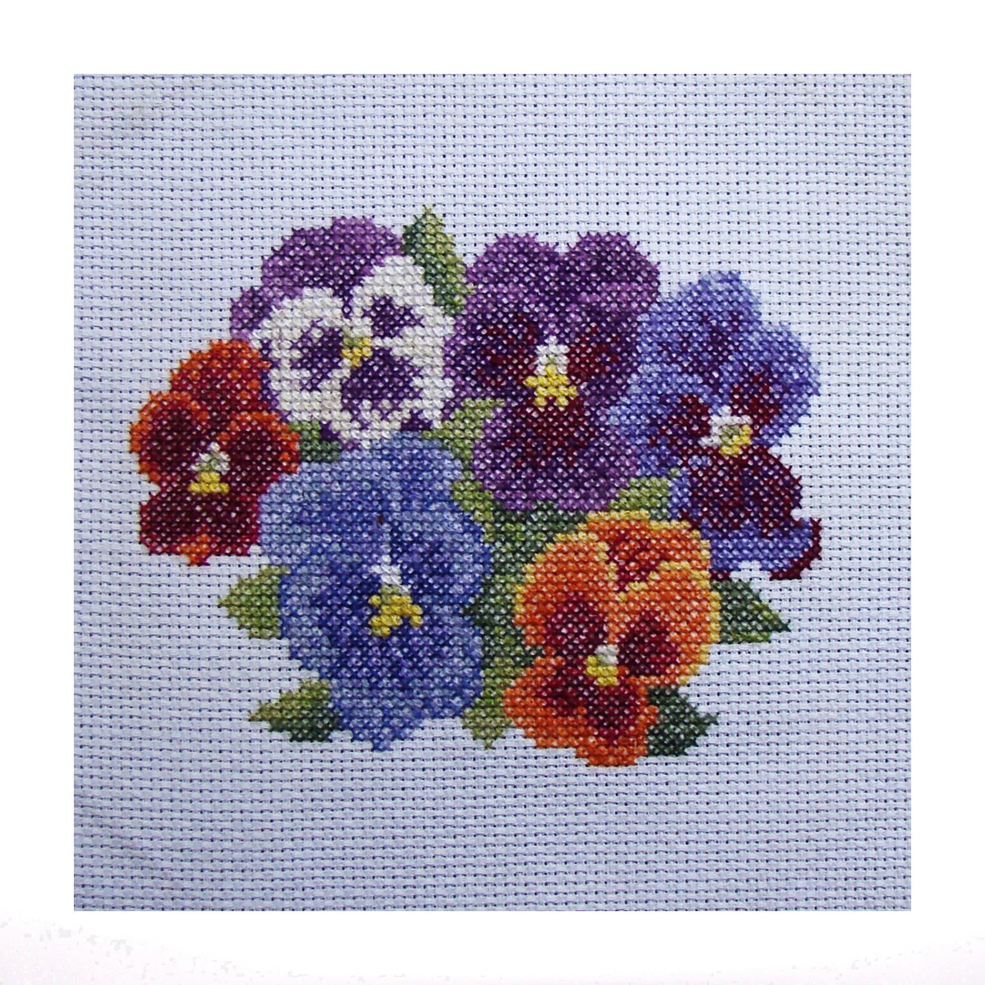 Modèle de point de croix pensées et violettes : fleurs miniatures