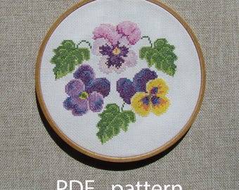 Modèle de point de croix pensées et violettes : coeur floral