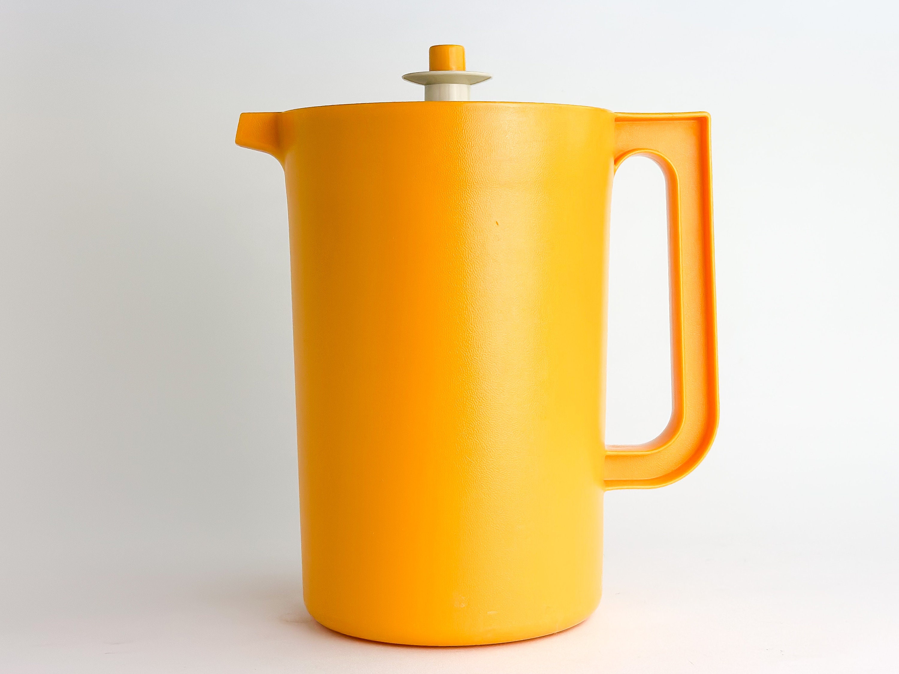 Vintage Tupperware Punch Pitcher W Plunger Lid Bright Tangerine Yellow  Orange Serving Drink Pitcher 64 Ounce 
