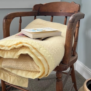 Vintage Soft Blanket with Satin Trim Acrylic Waffle Weave Security Bedding Oversized Throw Butter Yellow Comforting Blankets for Cozy Corner
