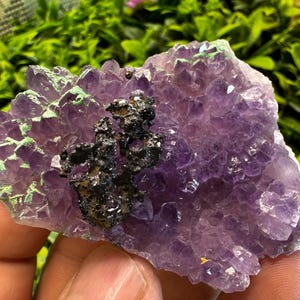 Amethyst Malachit Hämatit ( Doppelender Abschluss) Amethyst Fundort: ez. Balkash, Karaganda Region, Kasachstan Naturkristall