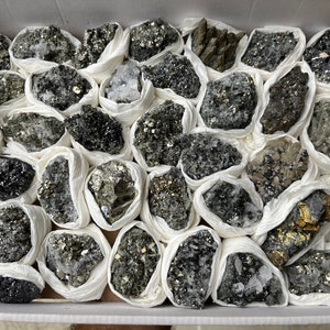 Flat wholesale Pyrite  Sphalerite Quartz Galena natural crystal minerals specimen clusters